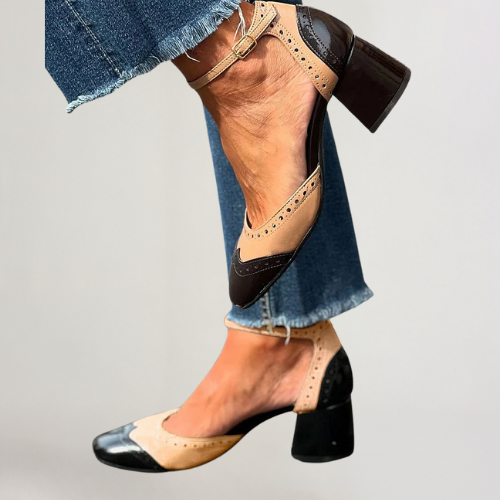Svanfrid | Retro-inspirerte pumps med tofarget eleganse